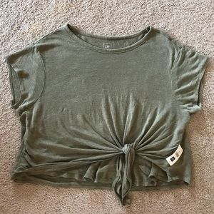 GAP NWT crop tee